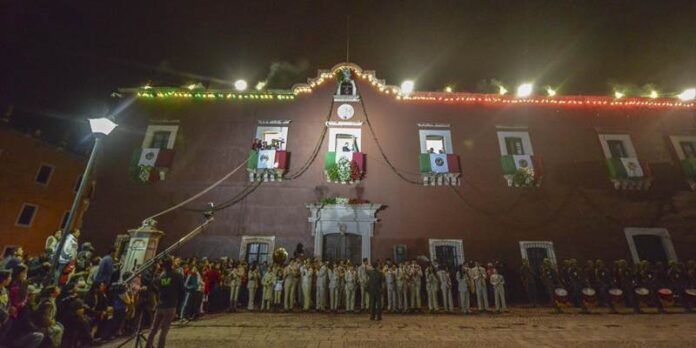 Ceremonia en la Plaza Cívica