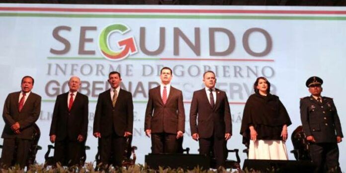 Autoridades en segundo informe de alcalde