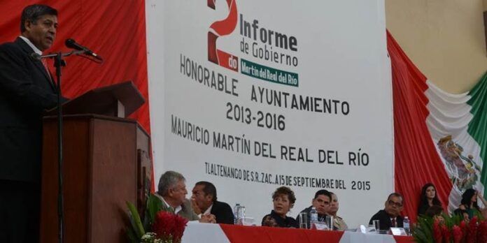 Jaime Santoyo acude a informe de alcalde Jaime Santoyo acude a informe de alcalde