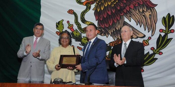 Pedro Valtierra fue reconocido por su trabajo. Pedro Valtierra fue reconocido por su trabajo.