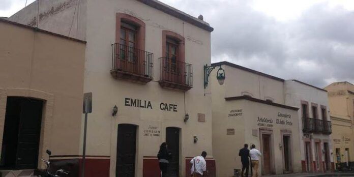 La escultura quedó sin cabeza La escultura quedó sin cabeza