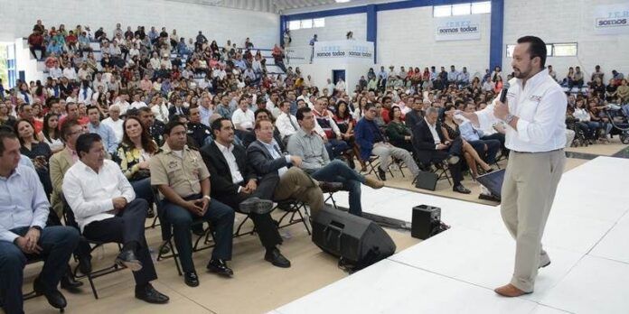 Alcalde rinde informe Alcalde rinde informe