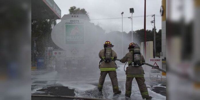 Bomberos participan en combate a supuesto incendio Bomberos participan en combate a supuesto incendio