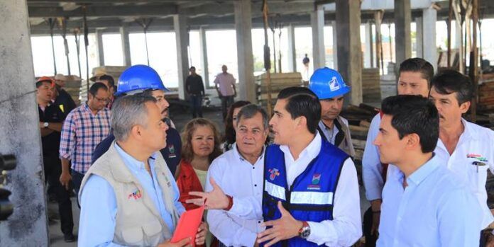 Carlos Peña supervisa obra Carlos Peña supervisa obra
