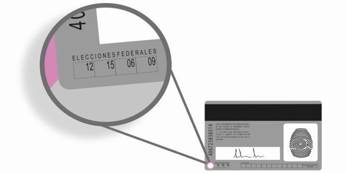 Observe su credencial Observe su credencial
