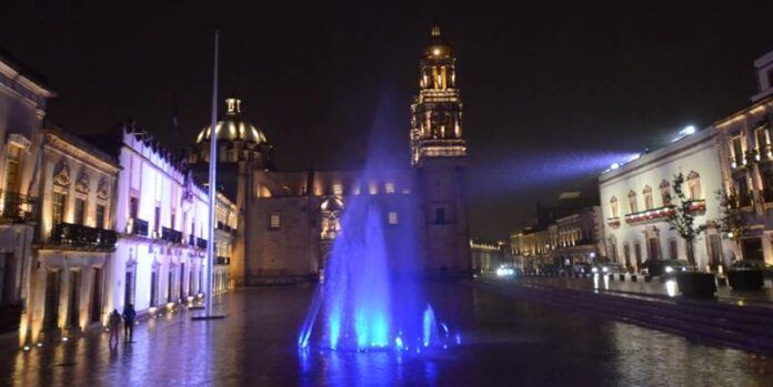 Plaza de Armas remodelada, vista nocturna Plaza de Armas remodelada, vista nocturna