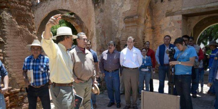 Autoridades supervisan las obras Autoridades supervisan las obras