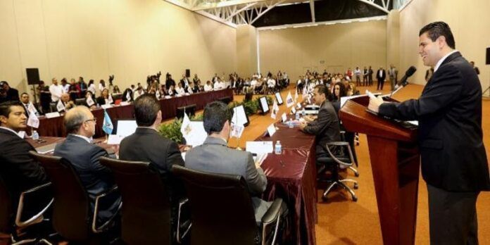 El gobernador inauguró la reunión. El gobernador inauguró la reunión.