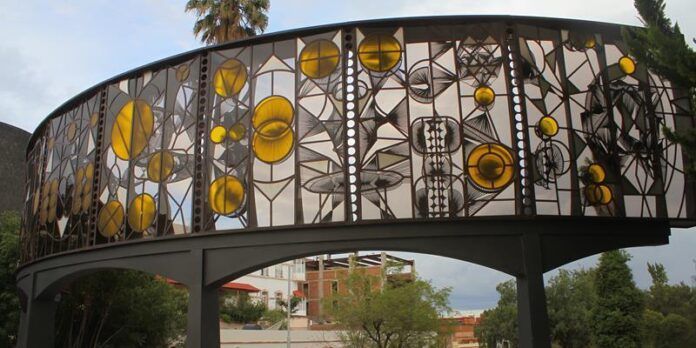 Mural-vitral del artista abstracto zacatecano Mural-vitral del artista abstracto zacatecano