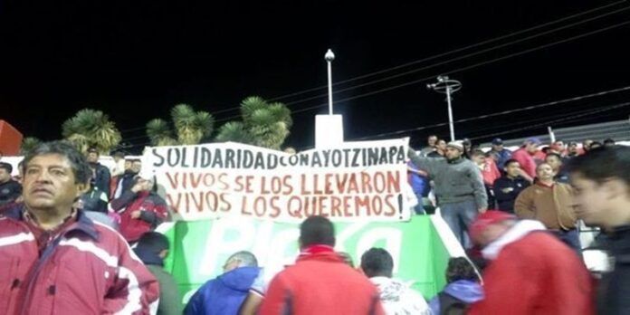 Exigen justicia por desaparición de normalistas. Exigen justicia por desaparición de normalistas.