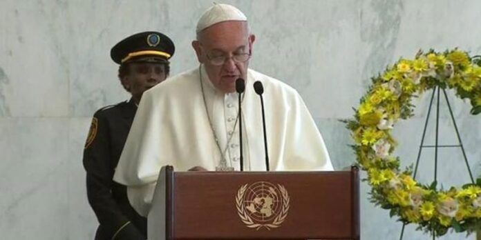 El Papa Francisco dio su discurso en español. El Papa Francisco dio su discurso en español.