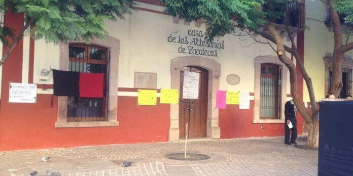 Bloquean las oficinas de la dependencia Bloquean las oficinas de la dependencia