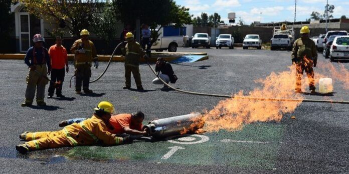 Participaron elementos de Protección Civil y Bomberos Participaron elementos de Protección Civil y Bomberos