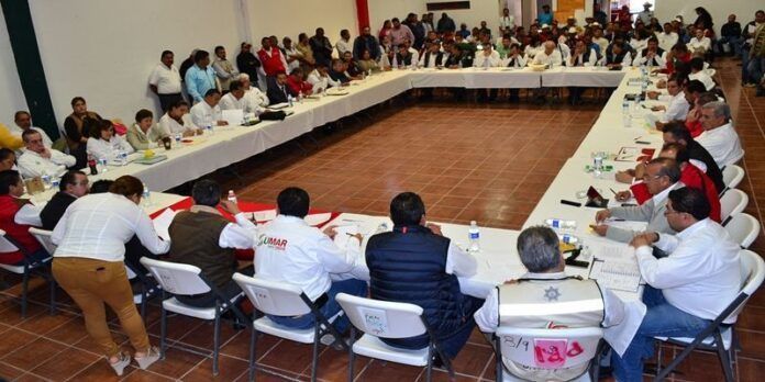 Se reunieron funcionarios de los 3 órdenes de gobierno Se reunieron funcionarios de los 3 órdenes de gobierno