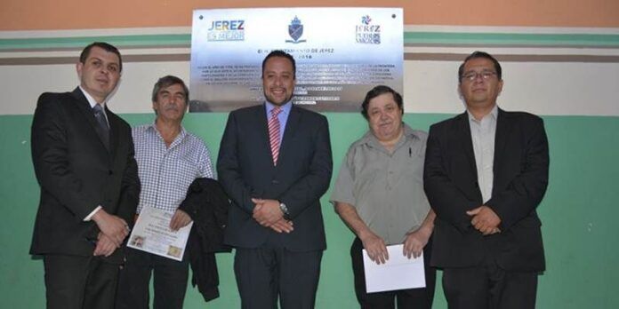 Develan placa conmemorativa Develan placa conmemorativa