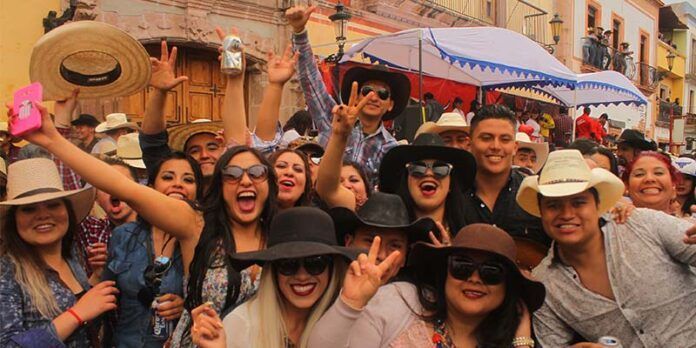 Miles de personas disfrutaron el tradicional evento. Miles de personas disfrutaron el tradicional evento.
