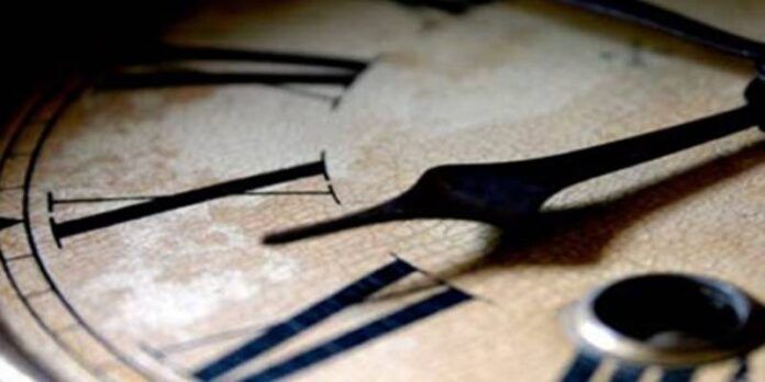 Adelanta tu reloj una hora. Adelanta tu reloj una hora.