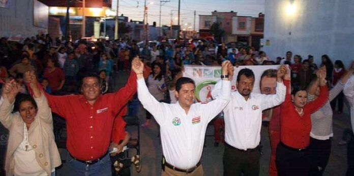 Candidato realiza mitin Candidato realiza mitin