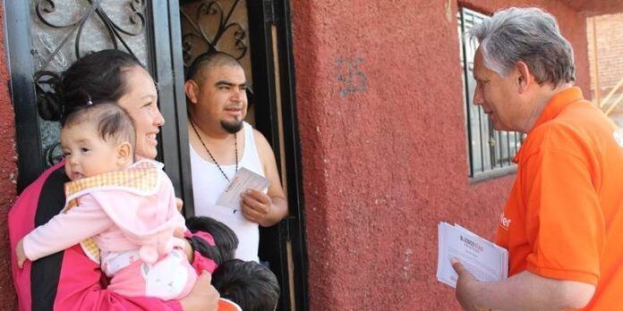 Candidato visita domicilios