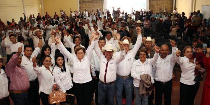 Monreal con simpatizantes de Ojocaliente