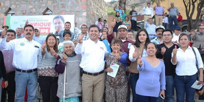 Enrique Guadalupe Flores visitó a las colonias. Enrique Guadalupe Flores visitó a las colonias.