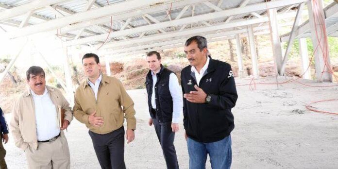 Gobernador supervisa obra Gobernador supervisa obra