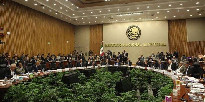 La determinación se tomó en sesión del INE. La determinación se tomó en sesión del INE.