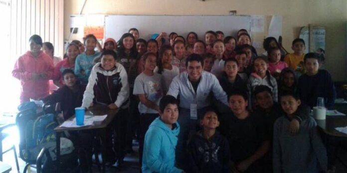 Alumnos reciben pláticas sobre acoso escolar.