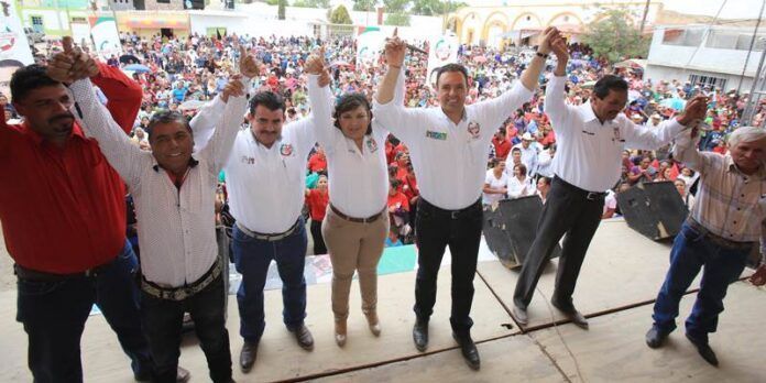 Candidato realiza mitin Candidato realiza mitin