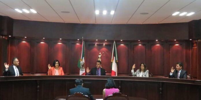 Sesión pública del Trijez. Sesión pública del Trijez.