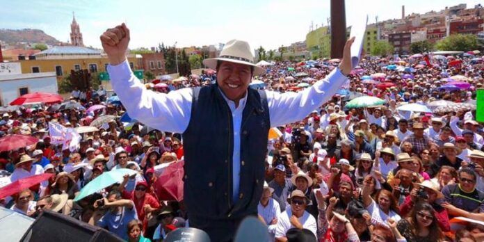 Miles lo apoyan en marcha y mitin Miles lo apoyan en marcha y mitin