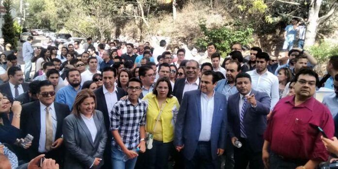 Se reúne con simpatizantes en Ingeniería