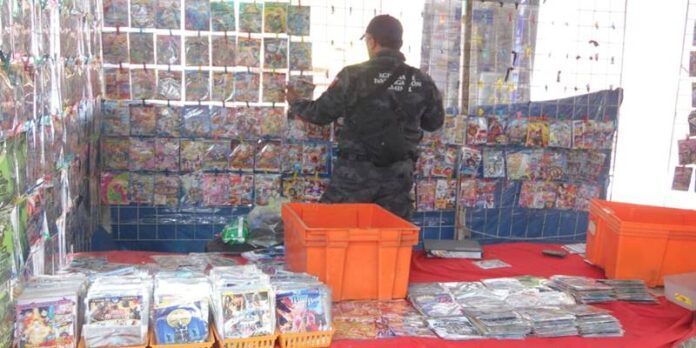 Decomisaron discos en formatos CD y DVD. Decomisaron discos en formatos CD y DVD.
