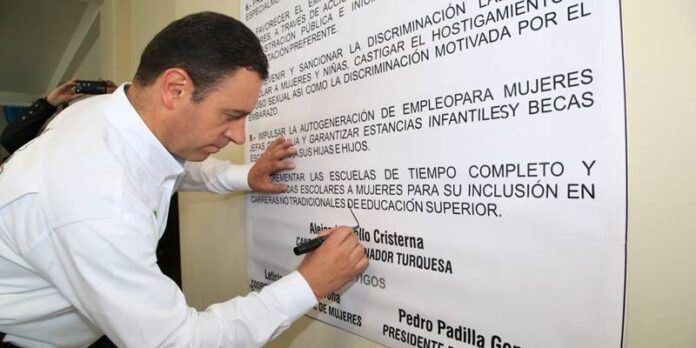 Se comprometió también con adultos mayores. Se comprometió también con adultos mayores.