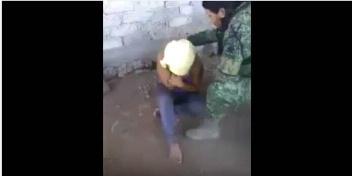 Mujer torturada Mujer torturada
