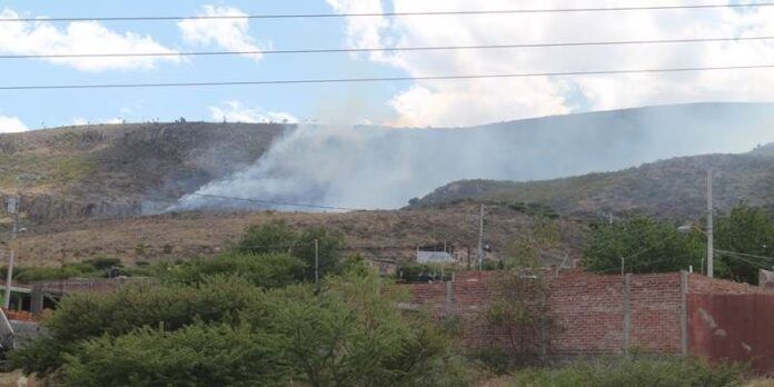Humo en Cerro de la Virgen Humo en Cerro de la Virgen
