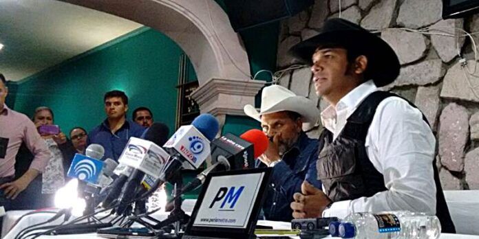 El candidato en rueda de prensa