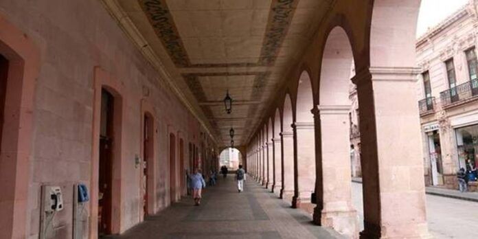 La manta fue dejada en el centro histórico. La manta fue dejada en el centro histórico.