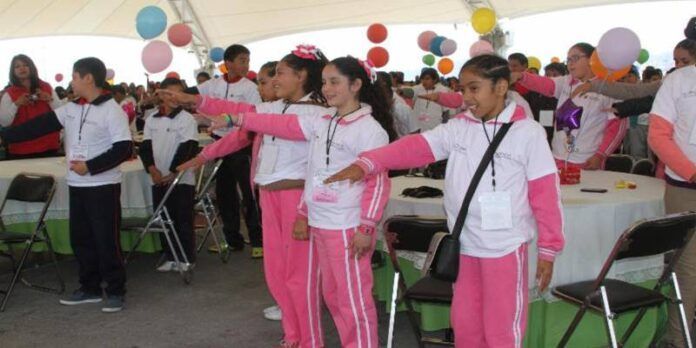 Los niños rindieron protesta. Los niños rindieron protesta.