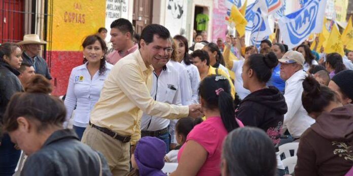 Candidato en mitin Candidato en mitin