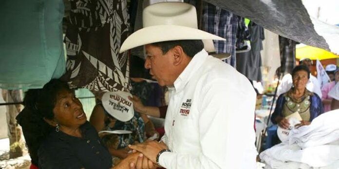 Candidato con habitante de Villa de Cos Candidato con habitante de Villa de Cos