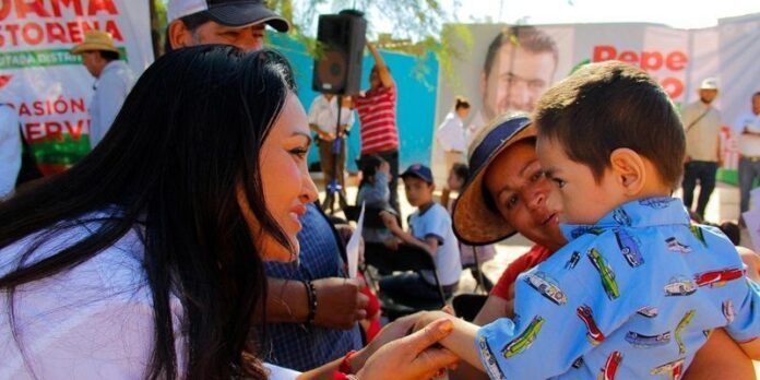 Candidata convive con habitantes
