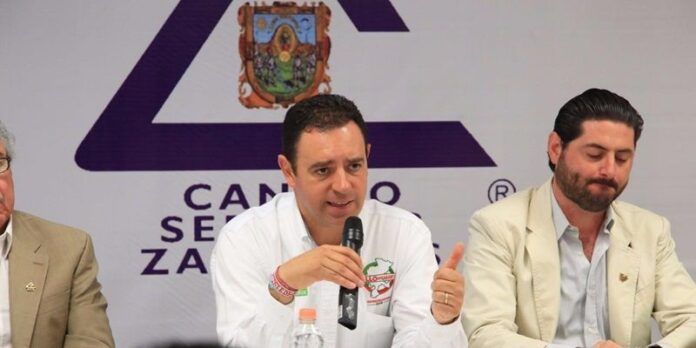 Se reúne con comerciantes y prestadores de servicios Se reúne con comerciantes y prestadores de servicios