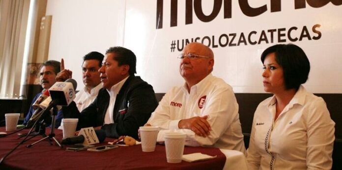 El candidato en rueda de prensa El candidato en rueda de prensa