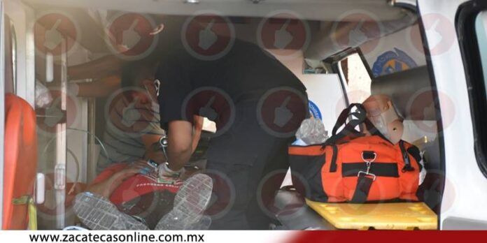 Los hombres fueron trasladados al hospital. Los hombres fueron trasladados al hospital.