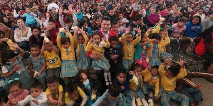 Asiste al show con pequeños Asiste al show con pequeños