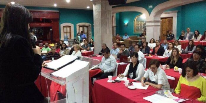 Brindan taller de sensibilización