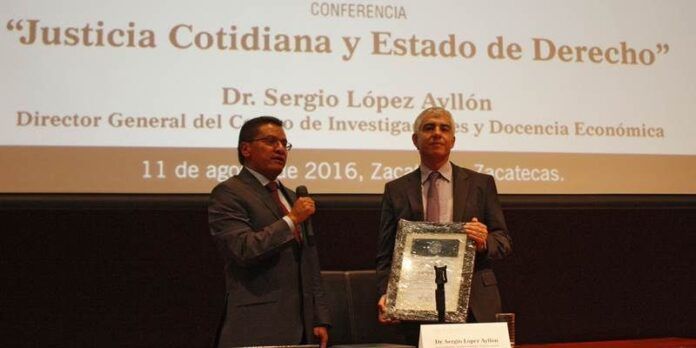 Armando Ávalos y Dergio López Ayllón Armando Ávalos y Dergio López Ayllón