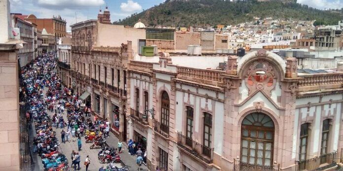 Cientos de motociclistas desfilaron por la Avenida Hidalgo Cientos de motociclistas desfilaron por la Avenida Hidalgo