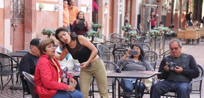 Cantan música mexicana Cantan música mexicana